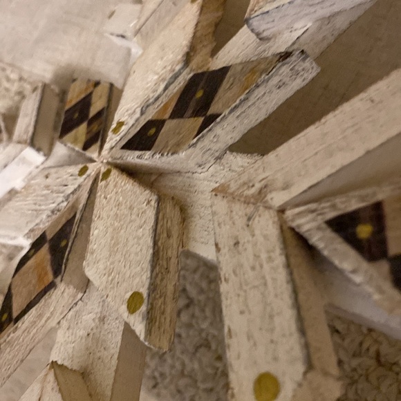 13”x13” UNIQUE ❄️🎁SNOWFLAKE— WOODEN PAINTED, DECOPAGED & SEALED MCK lovers SALE - Picture 4 of 7